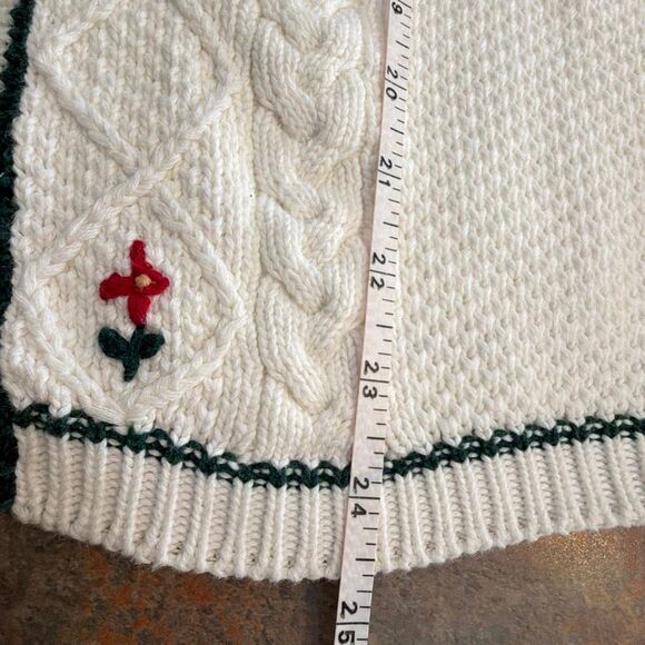 Northern Reflections Vintage Cardigan Cable Knit White Sweater Red Flowers Mediu - Picture 6 of 8
